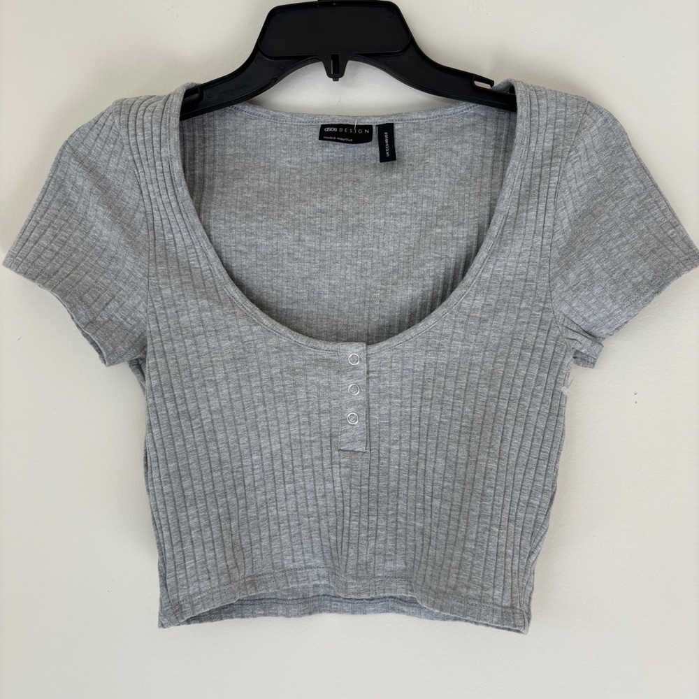 NWOT ASOS deep scoop neck crop baby tee in rib with snaps in gray heather US8